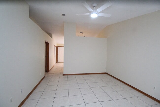 Building Photo - Coastal Living in Gulf Breeze! Spacious 2B...