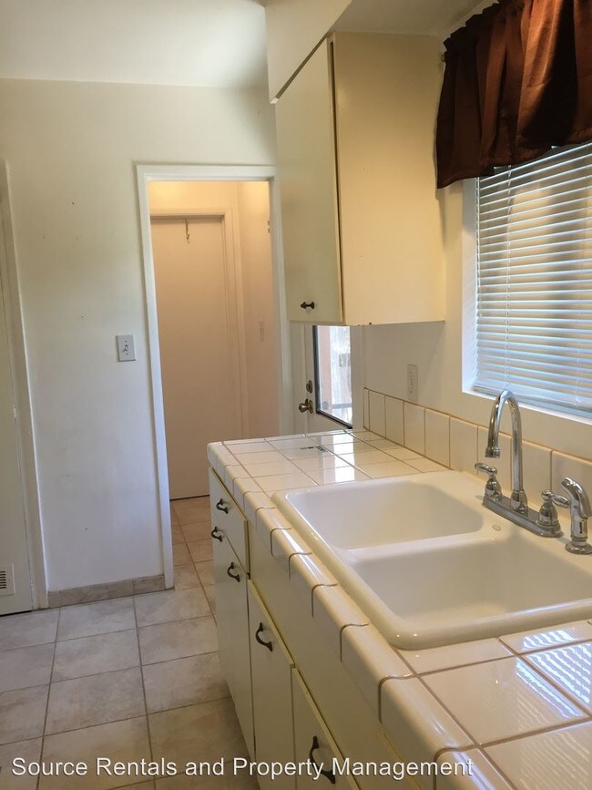 Foto del edificio - 142 E 6th Ave