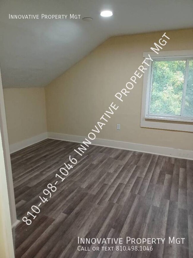 Building Photo - Remodeled and spacious upper level unit 2!