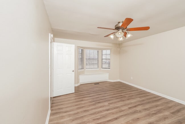 Building Photo - 8405 Lanewood Cir