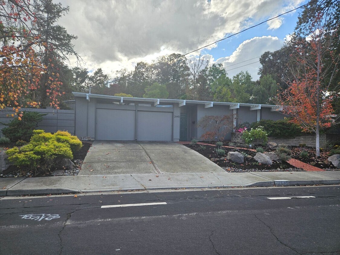 Primary Photo - Eichler home near downtown Walnut Creek