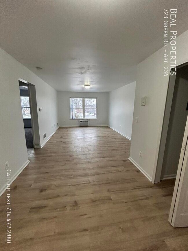 Foto del edificio - 723 Green Rd