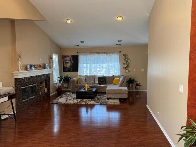 Building Photo - 587 Saddlebrook Ln