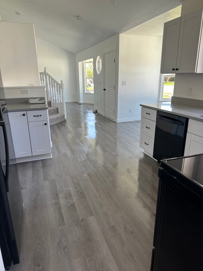 Building Photo - 614 N 550 E