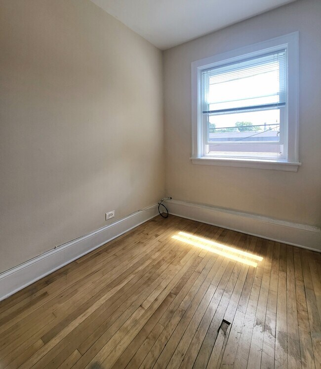 Foto del edificio - 4817 N Springfield Ave