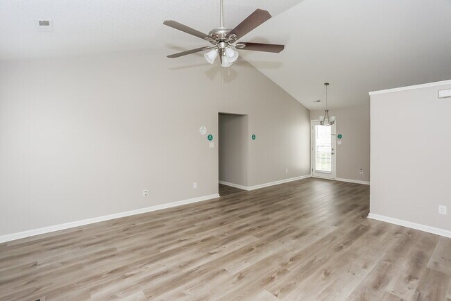 Building Photo - 3044 Hawick Commons Dr