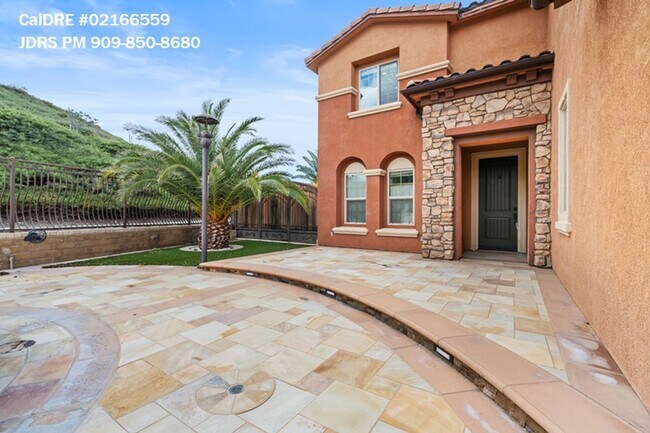 Foto del edificio - Canyon Country 6 Bedroom Home