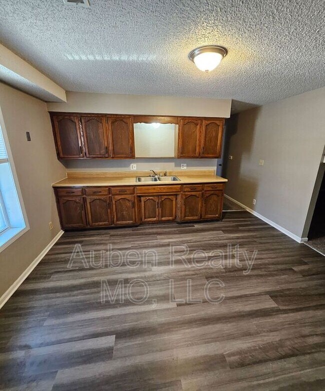 Building Photo - 11763 Wood Oak Ave