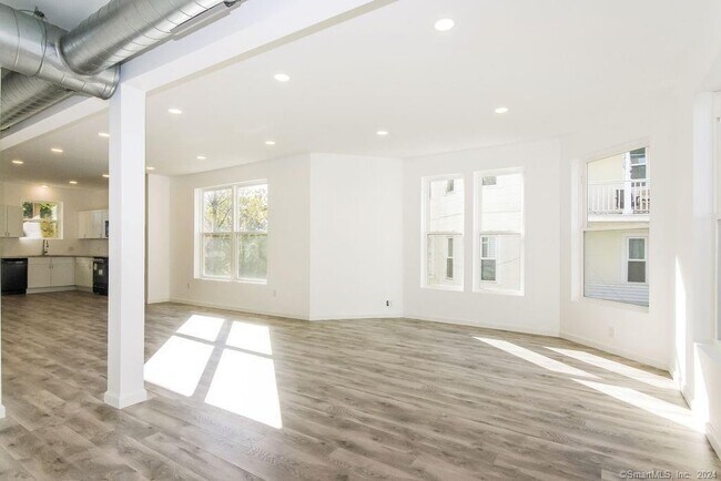 Building Photo - 66 Winthrop St