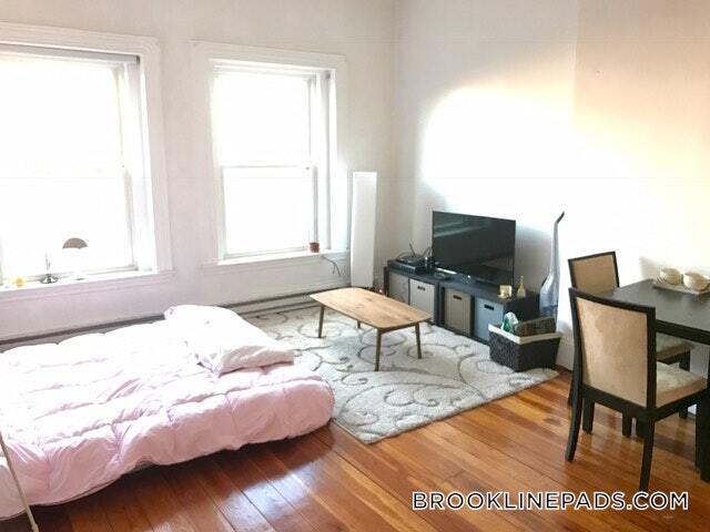 Foto del edificio - 1077 Beacon St