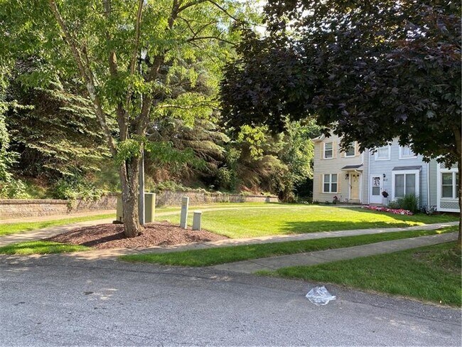 Building Photo - 817 Elm Ct