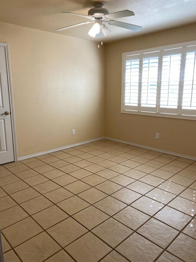 Building Photo - Great Family Home