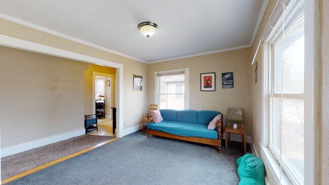Foto del edificio - AVAILABLE August! - 807 Grand Ave