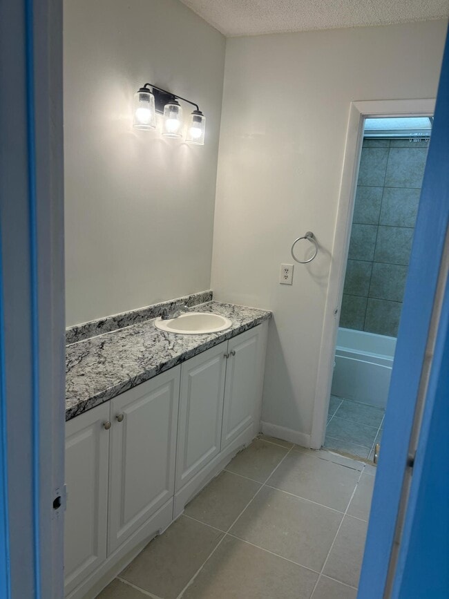 Building Photo - 640 NW 13th St