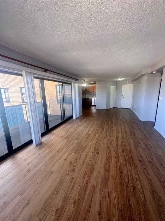 Foto del edificio - 300 Lynn Shore Dr