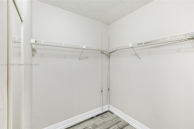 Foto del edificio - 18181 NE 31st Ct