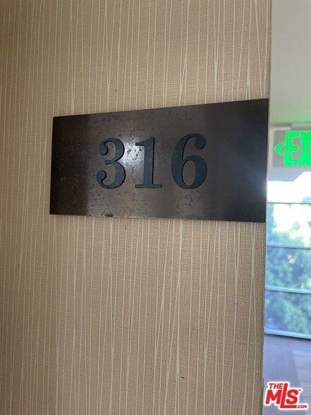 Foto del edificio - 600 W 9th St