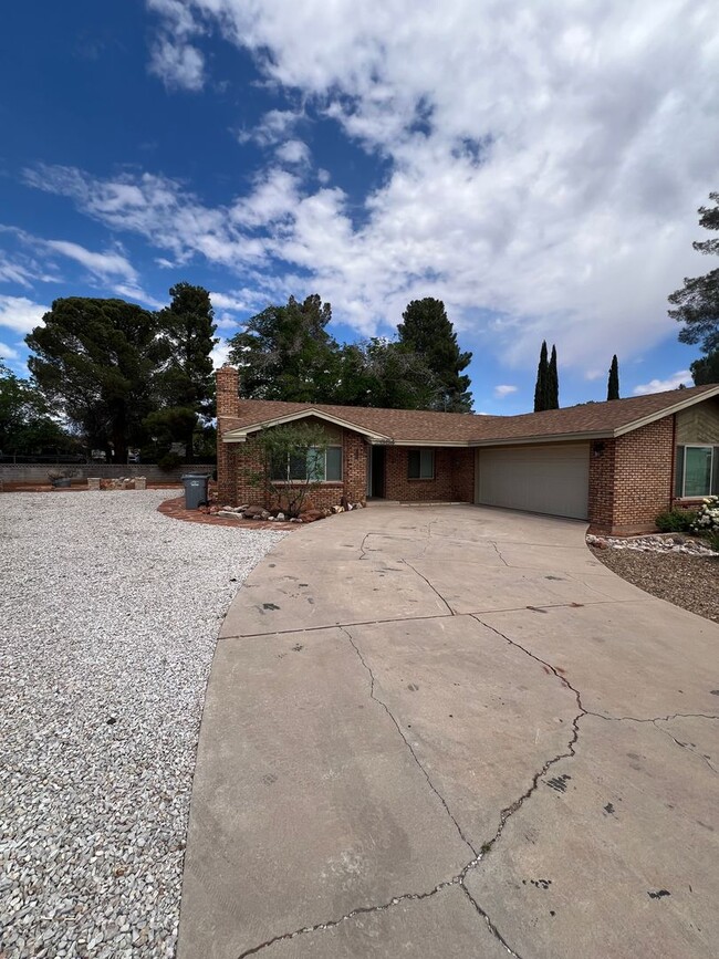 Foto del edificio - Great 3 bedroom 2 bathroom,  home with a h...