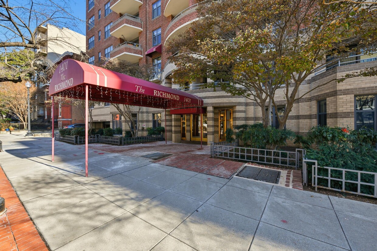 Photo - 1401 17th St NW (Washington, DC)