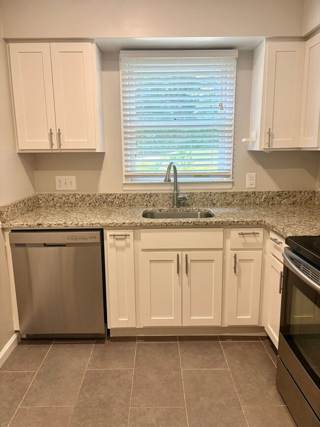 Building Photo - 2bd/2.5bth home in Southpark! Location, Lo...