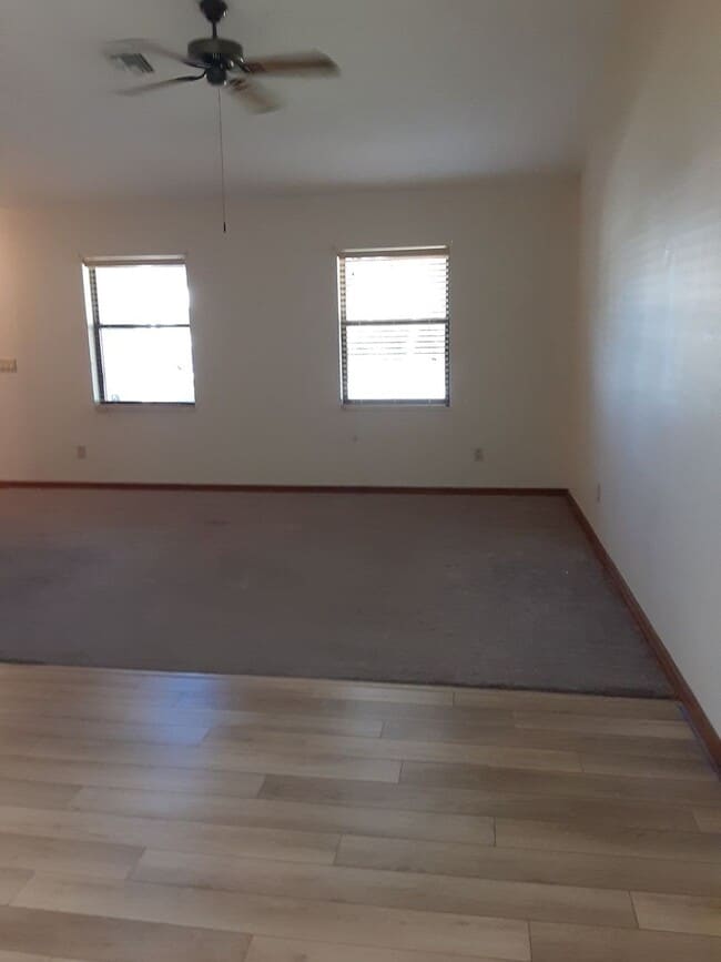 Building Photo - Adorable Single Family Home