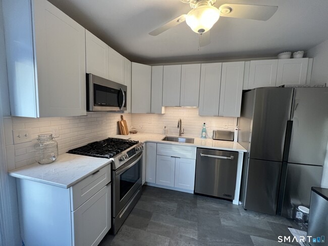 Foto del edificio - 58 Annawon Ave