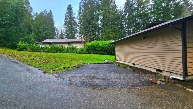 Foto del edificio - 6449 Lewis NE Dr