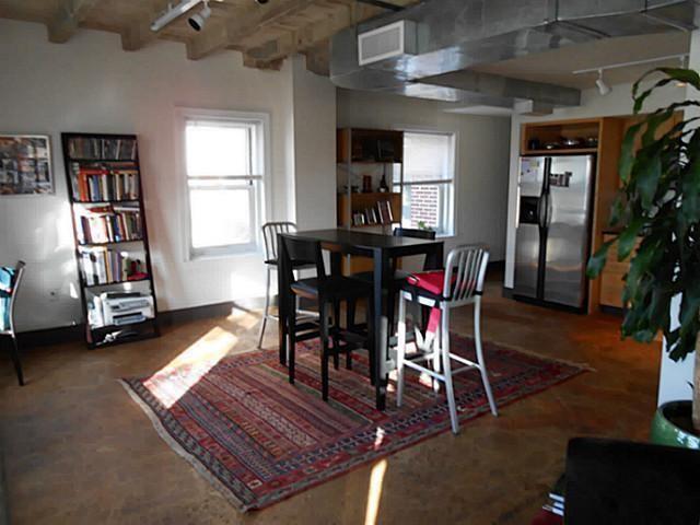 Foto del edificio - 329 E Colorado Blvd