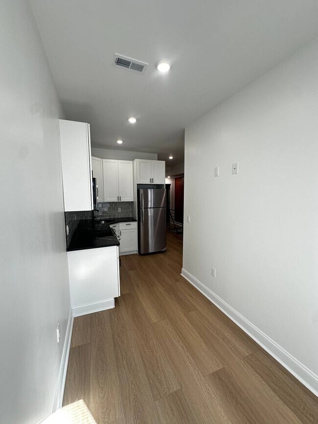 Foto del edificio - 1229 W Somerset St