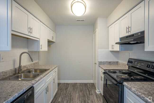 2BR, 1BA – 891SF - Kitchen Reno - Village West Apartments II