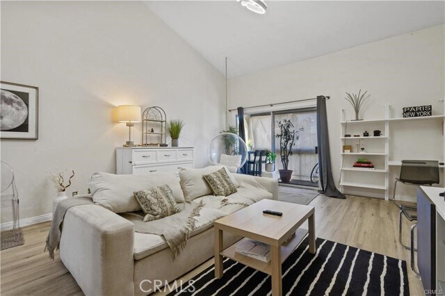 Foto principal - 5460 White Oak Ave
