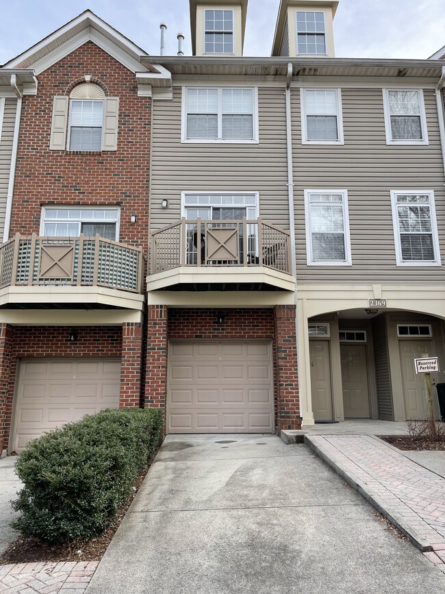 Middle Unit w/Garage & Driveway - 2369 Sycamore View Ln