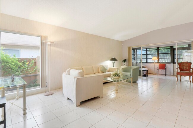 Building Photo - 13759 Date Palm Ct