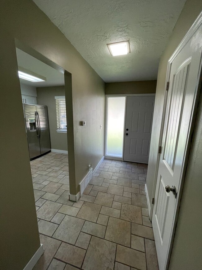 Building Photo - Beautiful 2 bed in Clearfield!