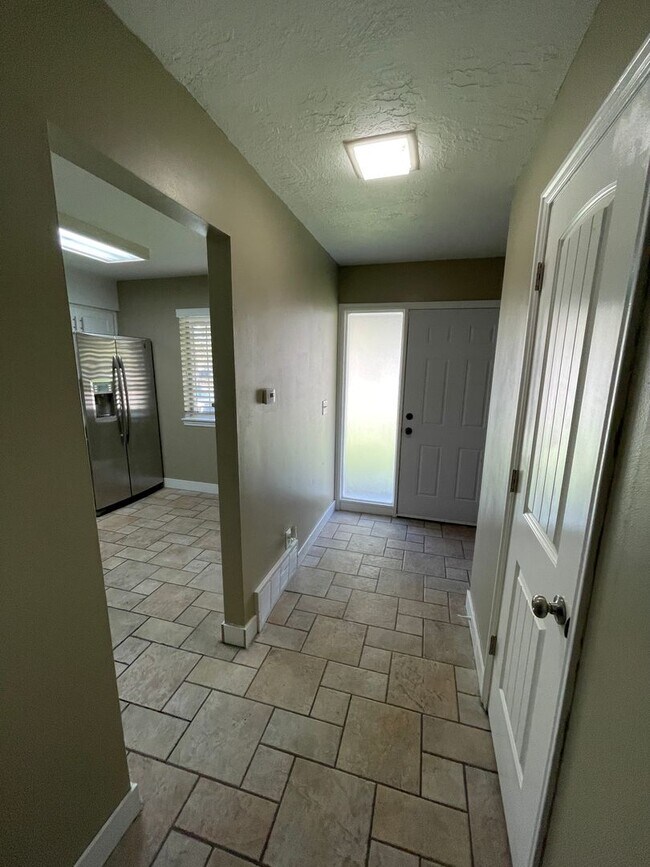 Foto del edificio - Beautiful 2 bed in Clearfield!