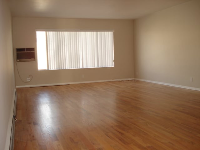 Foto del edificio - 8664 Chalmers Dr