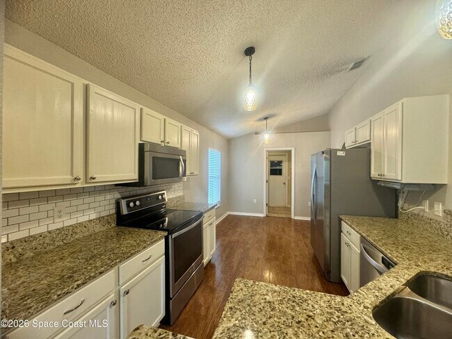 Building Photo - 4726 Four Lakes Dr