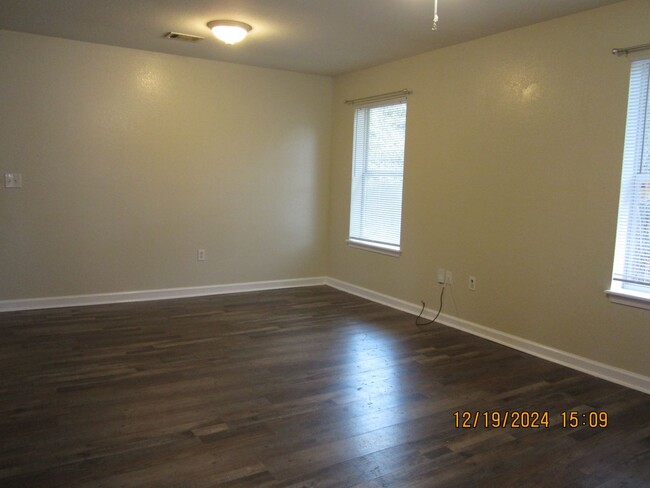 Foto del edificio - 2BR/1BA Home in Long Beach.  Rent is $950