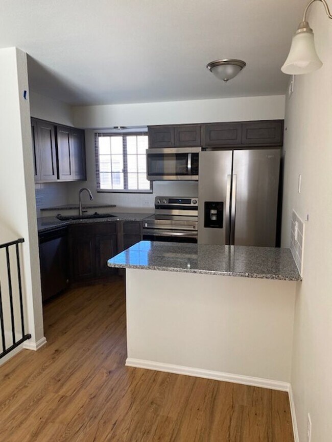 Foto del edificio - ALL PROSPECTIVE TENANTS MUST SUBMIT A $58 NON-REFUNDABLE APPLICATION FEE PER APPLICANT ONLINE AND...