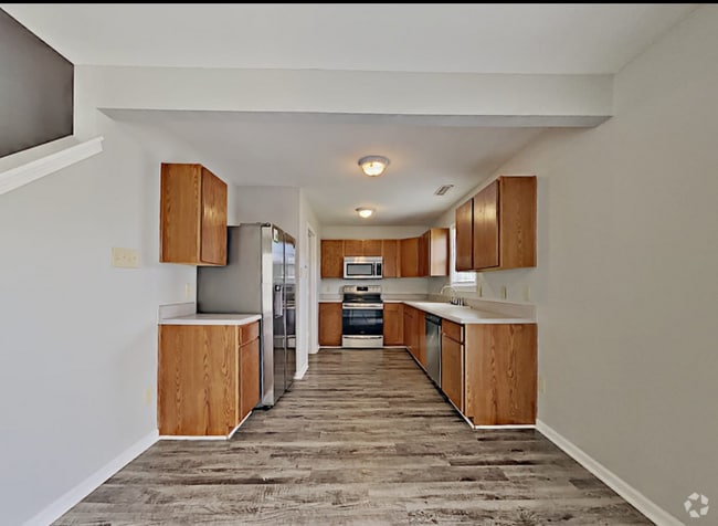 Building Photo - 905 Littleton Dr