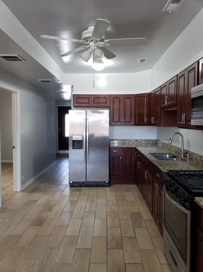Stainless Steel Appliances - 1611 S Wood St