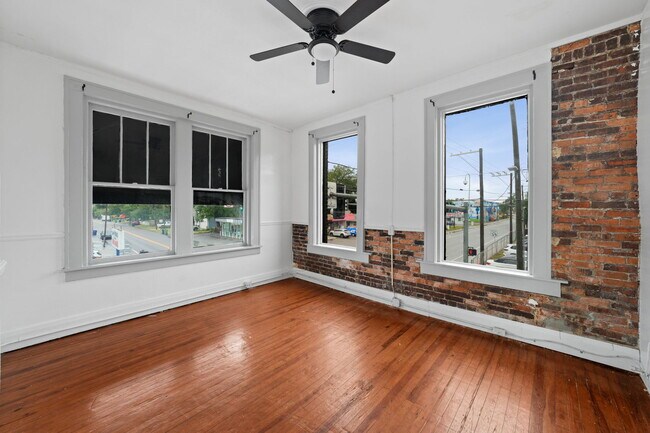 Bedroom - 4713 N Florida Ave