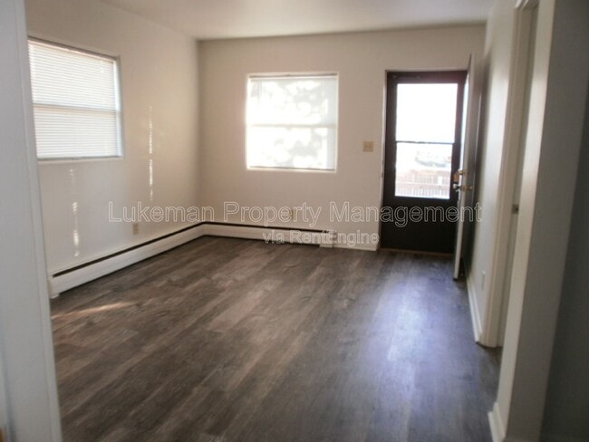 Foto del edificio - 1536 Henson Ave
