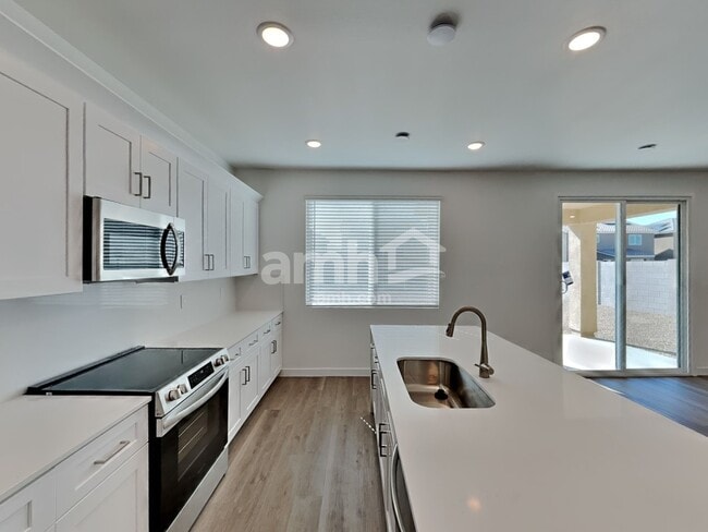 Building Photo - 12523 W Adair Dr