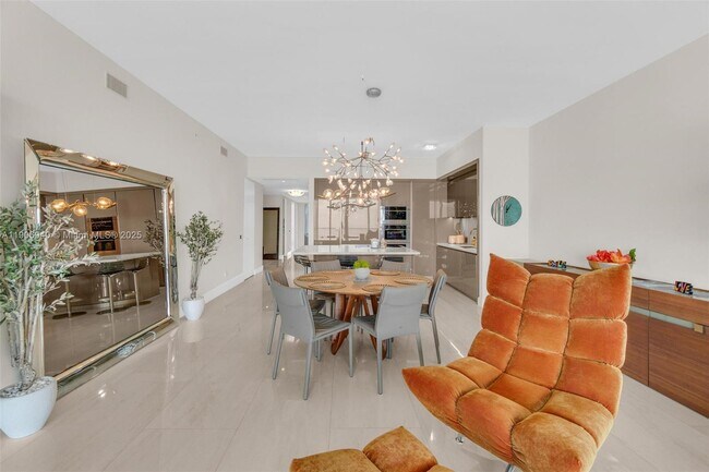 Foto del edificio - 18975 Collins Ave