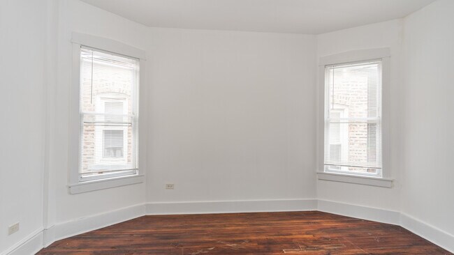 Foto del edificio - 4220 W Armitage Ave
