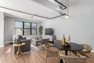 Building Photo - 1326 N Central Ave