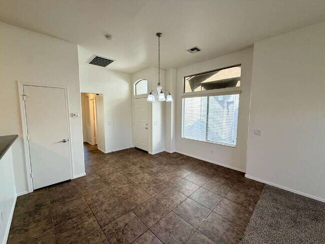 Foto del edificio - 16620 S 48th St