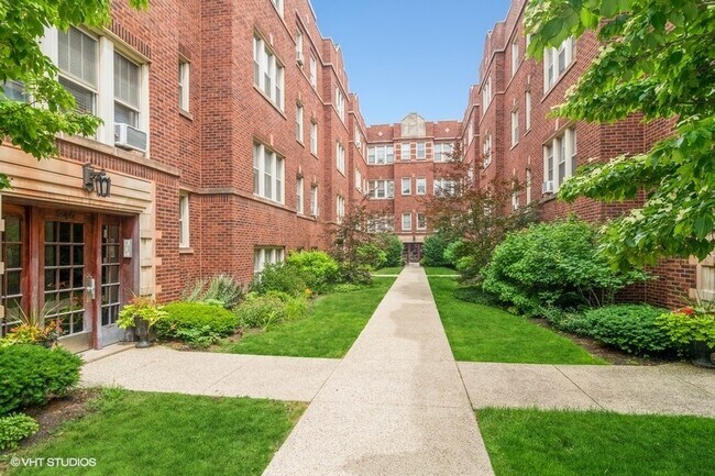 Building Photo - 240 S Maple Ave