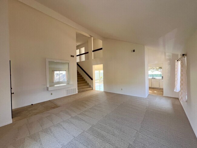 Building Photo - Spacious 4BD/2.5Bth Home in Rancho Penasqu...